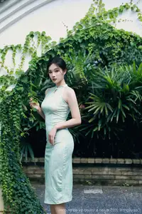 Nan Qiao: Graceful Charm in Jade Green Cheongsam - XiuRen No.10538 Collection-8