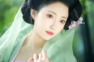 YiTuYu Vol.8521 Tu Ya W: Immerse in the Classical Grace of a Muse in a Fairy-tale Setting-15