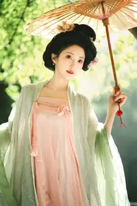 YiTuYu Vol.8521 Tu Ya W: Immerse in the Classical Grace of a Muse in a Fairy-tale Setting-1