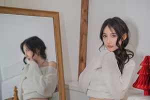 YiTuYu Art Language Vol.8285: Enchanting Moments with Model O1ne Wan-3