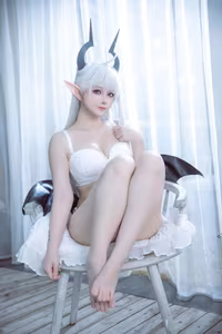 Coser Yu Yu Transforms into Altima Tia: Ethereal White Fantasy Beauty (40P)-17