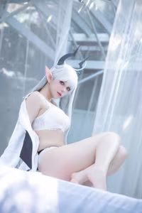 Coser Yu Yu Transforms into Altima Tia: Ethereal White Fantasy Beauty (40P)-3