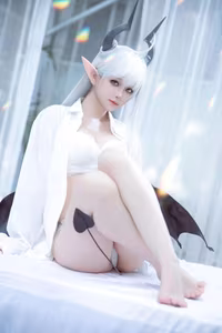 Coser Yu Yu Transforms into Altima Tia: Ethereal White Fantasy Beauty (40P)-7