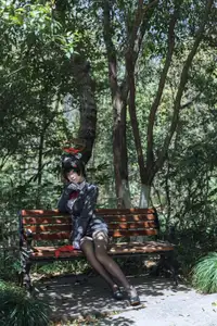 Discover Tsubaki Guide Cosplay by Shi Liang Yu: Charming Elegance Unleashed.-1