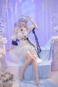 Coser AzuNyan Transforms into a Dreamy Fairy in a Pure White Dress from the June 2025 Collection-12