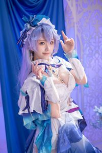 Coser AzuNyan Transforms into a Dreamy Fairy in a Pure White Dress from the June 2025 Collection-19