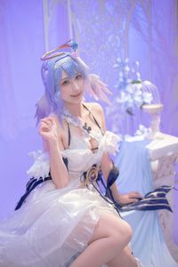 Coser AzuNyan Transforms into a Dreamy Fairy in a Pure White Dress from the June 2025 Collection-4