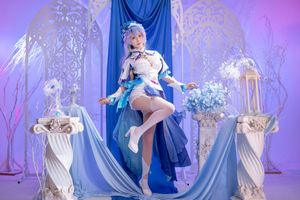 Coser AzuNyan Transforms into a Dreamy Fairy in a Pure White Dress from the June 2025 Collection-6