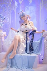 Coser AzuNyan Transforms into a Dreamy Fairy in a Pure White Dress from the June 2025 Collection-25
