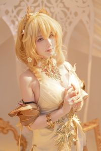 Coser AzuNyan Transforms into a Dreamy Fairy in a Pure White Dress from the June 2025 Collection-23
