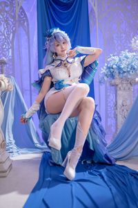 Coser AzuNyan Transforms into a Dreamy Fairy in a Pure White Dress from the June 2025 Collection-11