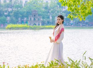 Vietnamese Girl in Traditional White Ao Dai | Graceful Beauty-12