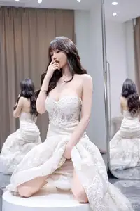 Yue Er Yue Er Shines in Pristine Wedding Gown: Captivating XiuRen No.10663 Collection-22