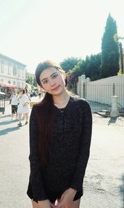 Hat De: Elegant Beauty & Charisma in Studio Portrait-5