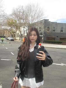 Hat De: Elegant Beauty & Charisma in Studio Portrait-8