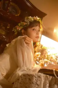 Qiu Qiu in YiTuYu Vol.8546: Dreamy Vintage Serenity Amidst Golden Hour Blooms-2