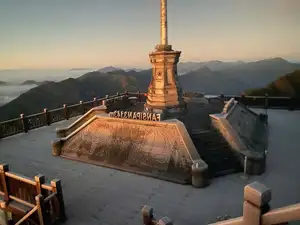 Fansipan's Early Season Frost: Majestic Peaks Covered in Ice, Inviting Travelers to Explore-8