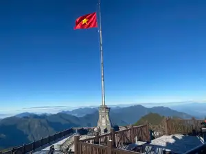 Fansipan's Early Season Frost: Majestic Peaks Covered in Ice, Inviting Travelers to Explore-4