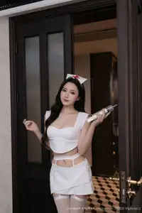 Enchanting Yu Zi Jiang Fish Model in XiuRen No.10711: Elegant Charm and Allure Unveiled-28