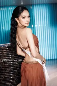 Huong Giang Shines Powerfully with Elegant Evening Gown Style at Miss Universe 2025-7