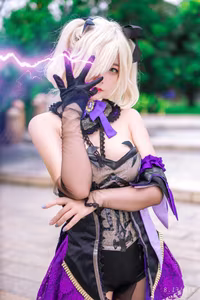 Captivating Fischl Genshin Impact Cosplay: Messie Huang embodies the Prinzessin der Verurteilung with stunning Electro power-3