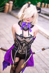 Captivating Fischl Genshin Impact Cosplay: Messie Huang embodies the Prinzessin der Verurteilung with stunning Electro power-0