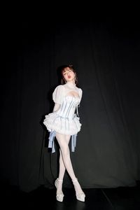 Hoa Minzy goes viral flaunting her stunning body in a chic short dress-5