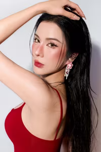 Diep Lam Anh Scorches Every Gaze with Seductive Birthday Photoshoot, Flaunting Ageless 'Chị Đẹp' Charisma.-7
