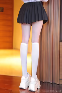 Irresistibly Alluring: Ruan Qing's Chic Uniform Style in XiuRen Photo Series No.10335-6