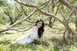 Bai Ru Xue Abby: Pure Beauty Amidst Lush Nature | XiuRen No.10485-9