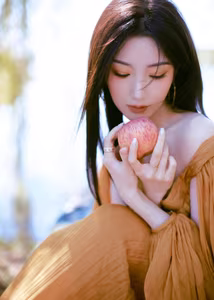 VGU No.122 Poetic Beauty Under Golden Sun: A Peaceful Moment by the Lake-3