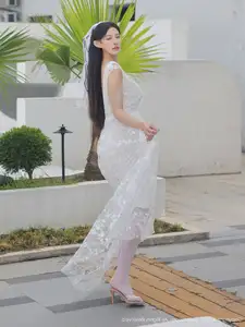 Li Shuang Er No.10661: Ethereal Beauty in a Sexy White Gown-35