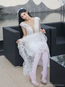 Li Shuang Er No.10661: Ethereal Beauty in a Sexy White Gown-10