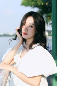 XVG No.44: Captivating Smile of a White-Clad Muse by the Lake A Radiant Moment of Youthful Beauty-10