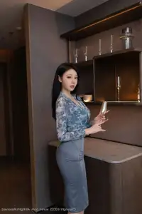 XiuRen No.10693 An Ran: Alluring Elegance in a Unique Fashion Photoshoot-38