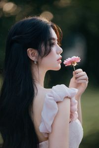 Discover the Allure: Elegant Girl in Pink Dress Exudes Grace and Charm 1000019670-3