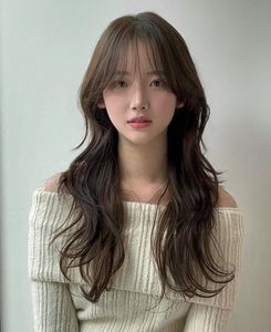 French Bangs Hairstyle Flaw Concealing Enhances Beautiful Girls Elegant Charm-10