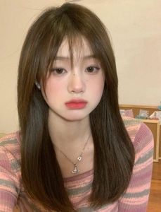 French Bangs Hairstyle Flaw Concealing Enhances Beautiful Girls Elegant Charm-23