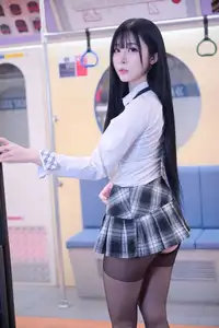 Bomi: Schoolgirl Uniform In The Subway Part01 (52P) – Elegant Beauty In The City-16