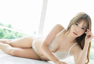 Asaka - FRIDAY Monthly Girl 043: Exclusive Glimpse into Her Never-Before-Seen Photo Collection Part01-1