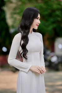Captivating White Ao Dai: Elegant Vietnamese Girl in a Serene Moment, Timeless Beauty. Image ID: 1000019816.-3