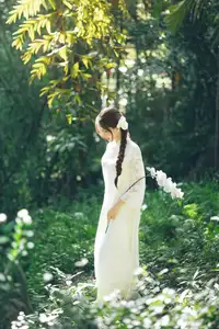 Charming Young Woman in White Lace & Orchids: Radiant Natural Beauty Amidst Greenery 1000026906-17