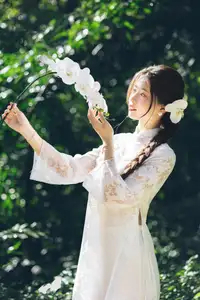 Charming Young Woman in White Lace & Orchids: Radiant Natural Beauty Amidst Greenery 1000026906-15