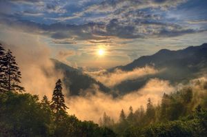 Explore Great Smoky Mountains National Park Majestic Appalachian Trail amidst US Mountain Scenery-7