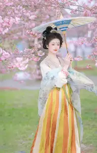 Discover Ke Ke K's Timeless Hanfu Beauty Amidst Romantic Cherry Blossoms Vol.8528-13
